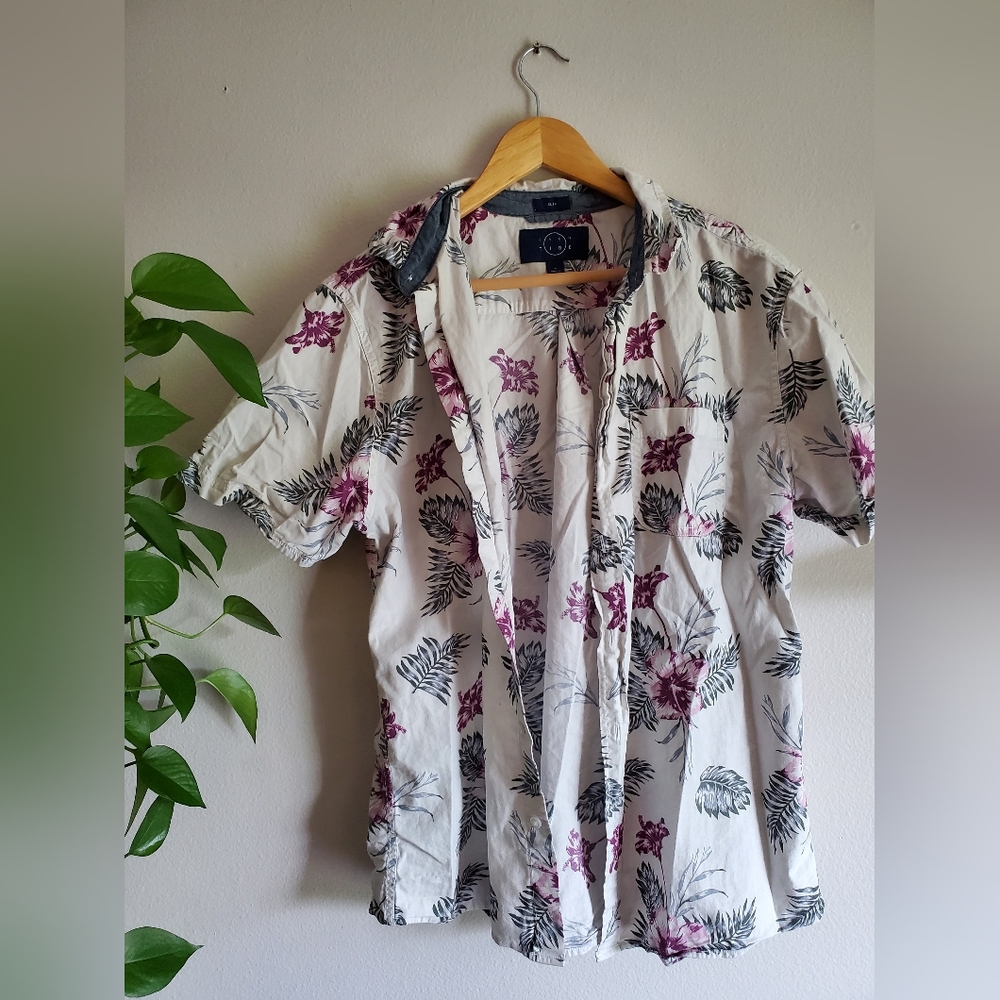 Slim fit floral button up short sleeve shirt